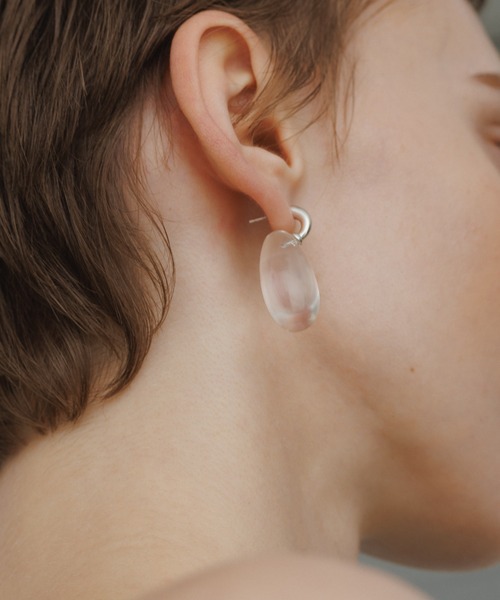 ADAM ET ROPE'（アダムエロペ）の「【EMOELLE】drop pierced earrings（ピアス（両耳用）・レディース・ホワイト系その他・FREE）」の3枚目の写真