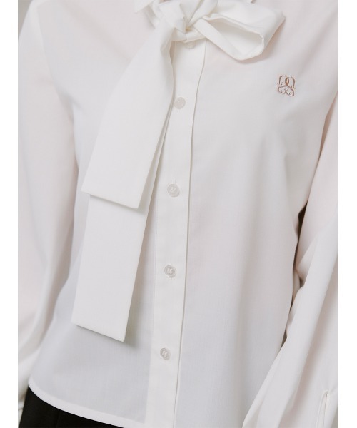 SNIDEL スナイデル　現行リボンシャツ　ホワイト SNIDEL（スナイデル） ブラウス シャツ リボンワンポイントロゴシャツ