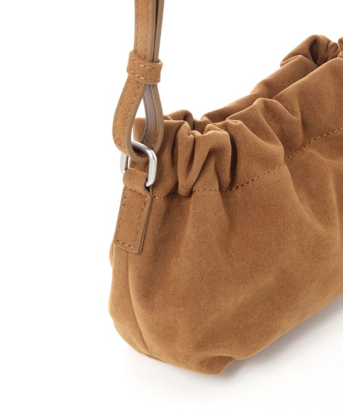 studio CLIP（スタディオクリップ）の「ギャザーおさんぽショルダーバッグ（ショルダーバッグ・レディース・アイボリー/レッド/ブラウン/ブラック・FREE）」の17枚目の写真