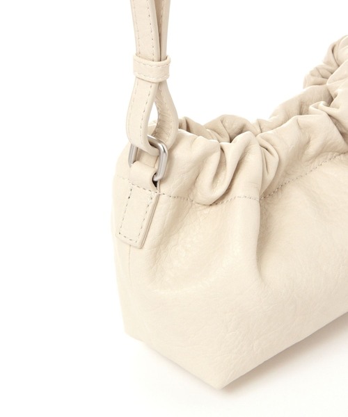 studio CLIP（スタディオクリップ）の「ギャザーおさんぽショルダーバッグ（ショルダーバッグ・レディース・アイボリー/レッド/ブラウン/ブラック・FREE）」の18枚目の写真