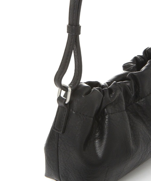 studio CLIP（スタディオクリップ）の「ギャザーおさんぽショルダーバッグ（ショルダーバッグ・レディース・アイボリー/レッド/ブラウン/ブラック・FREE）」の12枚目の写真