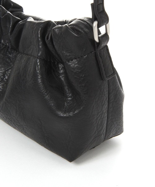 studio CLIP（スタディオクリップ）の「ギャザーおさんぽショルダーバッグ（ショルダーバッグ・レディース・アイボリー/レッド/ブラウン/ブラック・FREE）」の13枚目の写真