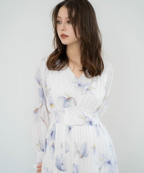 NOELA(ノエラ)の「ビッグフラワープリーツワンピース(ワンピース・レディース・ネイビー/オフホワイト/ピンク・S/M)」の8枚目の写真