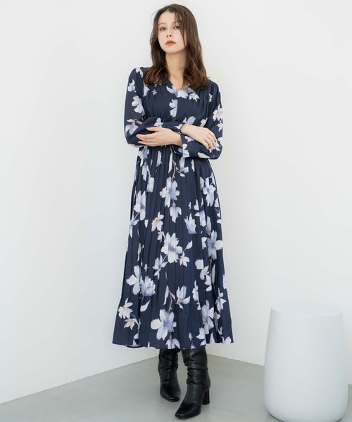 NOELA(ノエラ)の「ビッグフラワープリーツワンピース(ワンピース・レディース・ネイビー/オフホワイト/ピンク・S/M)」の21枚目の写真