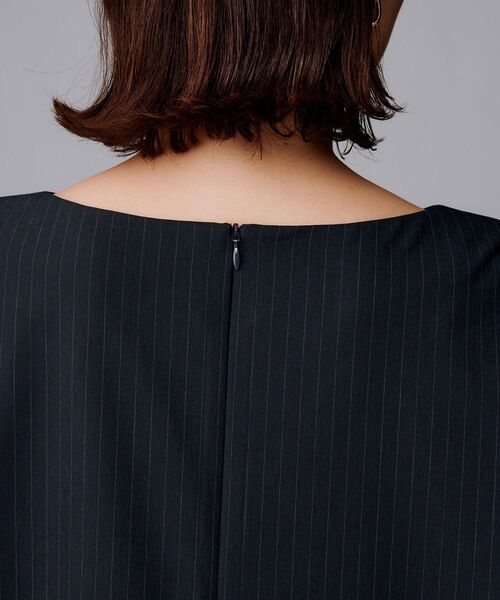 UNTITLED(アンタイトル)の「【洗える/ストレッチ性】スーツライク ストライプワンピース(ワンピース・レディース・ネイビー系2/グレー系その他3・00/01/02/03/04/42/44/46/48/50)」の16枚目の写真