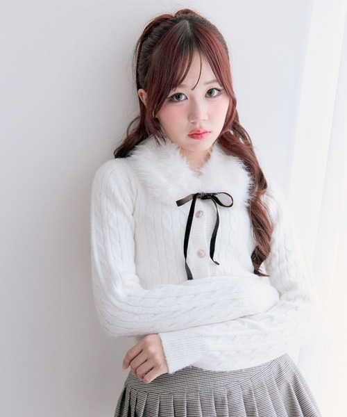 OLIVE des OLIVE（オリーブデオリーブ）の「ファーティペット付ケーブルカーデ（カーディガン/ボレロ・レディース・オフホワイト/トップグレー/ピンク/ブラック/レッド・FREE）」の2枚目の写真