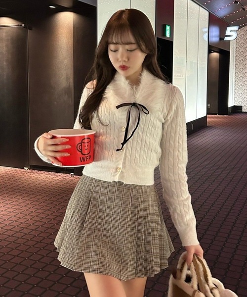 OLIVE des OLIVE（オリーブデオリーブ）の「ファーティペット付ケーブルカーデ（カーディガン/ボレロ・レディース・オフホワイト/トップグレー/ピンク/ブラック/レッド・FREE）」の18枚目の写真