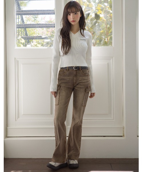 muahmuah(ムーアムーア)の「A'GEM/9 × .kom 『muah muah/ムーアムーア』 LOGO SLIM FIT V-NECK KNIT/スリムフィット ロゴ Vネックニット(ニット/セーター・レディース・アイボリー/ブラック/ネイビー・FREE)」の9枚目の写真