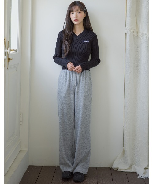 muahmuah(ムーアムーア)の「A'GEM/9 × .kom 『muah muah/ムーアムーア』 LOGO SLIM FIT V-NECK KNIT/スリムフィット ロゴ Vネックニット(ニット/セーター・レディース・アイボリー/ブラック/ネイビー・FREE)」の16枚目の写真
