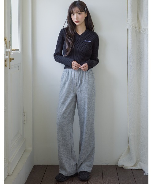 muahmuah(ムーアムーア)の「A'GEM/9 × .kom 『muah muah/ムーアムーア』 LOGO SLIM FIT V-NECK KNIT/スリムフィット ロゴ Vネックニット(ニット/セーター・レディース・アイボリー/ブラック/ネイビー・FREE)」の17枚目の写真