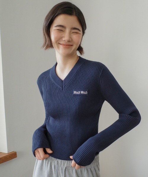 muahmuah(ムーアムーア)の「A'GEM/9 × .kom 『muah muah/ムーアムーア』 LOGO SLIM FIT V-NECK KNIT/スリムフィット ロゴ Vネックニット(ニット/セーター・レディース・アイボリー/ブラック/ネイビー・FREE)」の20枚目の写真