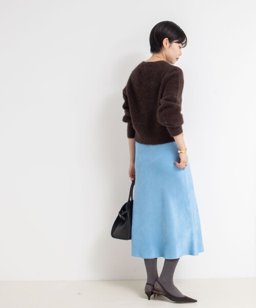 NOLLEY’S Sophi(ノーリーズソフィ)の「ヘアリーメタル釦クルーネックカーディガン(カーディガン/ボレロ・レディース・ダークブラウン/ダークネイビー/ベージュ/イエロー・38)」の6枚目の写真
