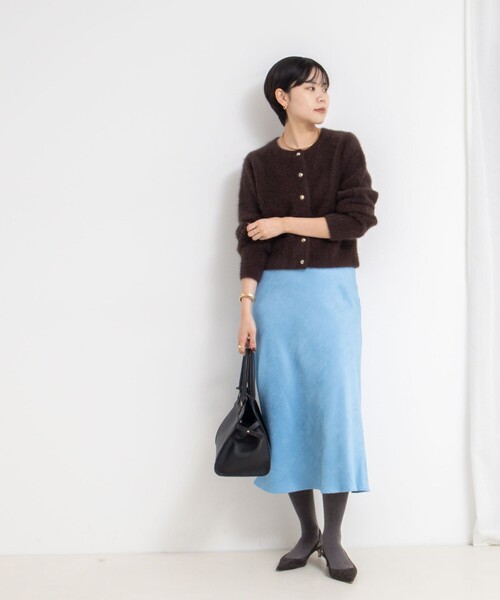 NOLLEY’S Sophi(ノーリーズソフィ)の「ヘアリーメタル釦クルーネックカーディガン(カーディガン/ボレロ・レディース・ダークブラウン/ダークネイビー/ベージュ/イエロー・38)」の8枚目の写真