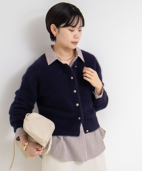 NOLLEY’S Sophi(ノーリーズソフィ)の「ヘアリーメタル釦クルーネックカーディガン(カーディガン/ボレロ・レディース・ダークブラウン/ダークネイビー/ベージュ/イエロー・38)」の16枚目の写真