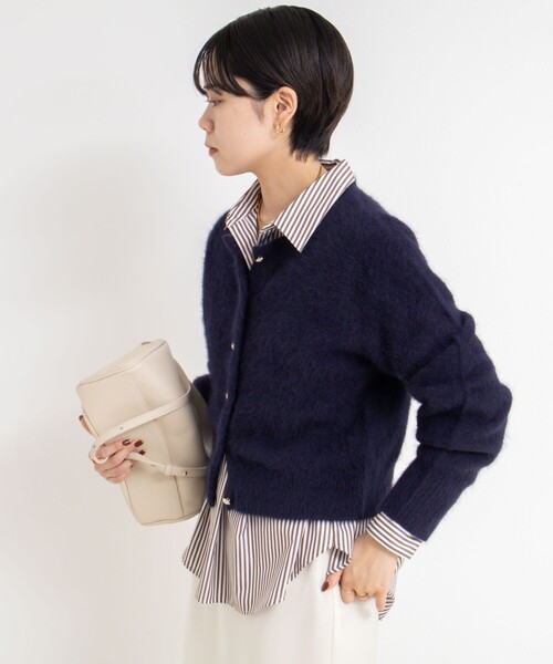 NOLLEY’S Sophi(ノーリーズソフィ)の「ヘアリーメタル釦クルーネックカーディガン(カーディガン/ボレロ・レディース・ダークブラウン/ダークネイビー/ベージュ/イエロー・38)」の18枚目の写真