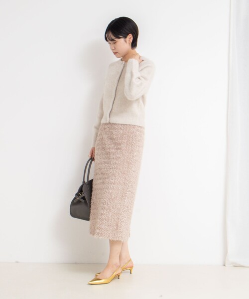 NOLLEY’S Sophi(ノーリーズソフィ)の「ヘアリーメタル釦クルーネックカーディガン(カーディガン/ボレロ・レディース・ダークブラウン/ダークネイビー/ベージュ/イエロー・38)」の22枚目の写真