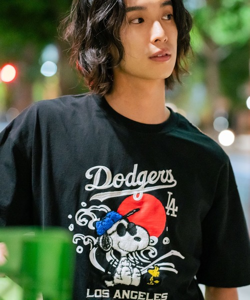 MLB(メジャーリーグベースボール)の「【PEANUTS×MLB】【限定・オリジナルデザイン】和柄Tシャツ 刺繍 ドジャース ヤンキース カブス スーベニア ドロップショルダー ユニセックス お土産(Tシャツ/カットソー・メンズ・ブラック系その他/ホワイト系その他2/ホワイト系その他3/ホワイト系その他/ブラック系その他2/ブラック系その他3・MEDIUM/LARGE/X-LARGE)」の1枚目の写真