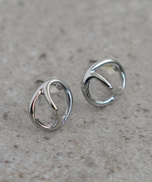 DISCOAT（ディスコート）の「【GOLDY】ニュアンスサークルピアス（ピアス（両耳用）・レディース・ゴールド/シルバー・FREE）」の2枚目の写真