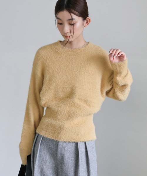 select MOCA(セレクトモカ)の「フェザーニットクルーネックトップス(ニット/セーター・レディース・ブラウン/グレイッシュベージュ/ブルーグレー/チャコールグレー・FREE)」の4枚目の写真