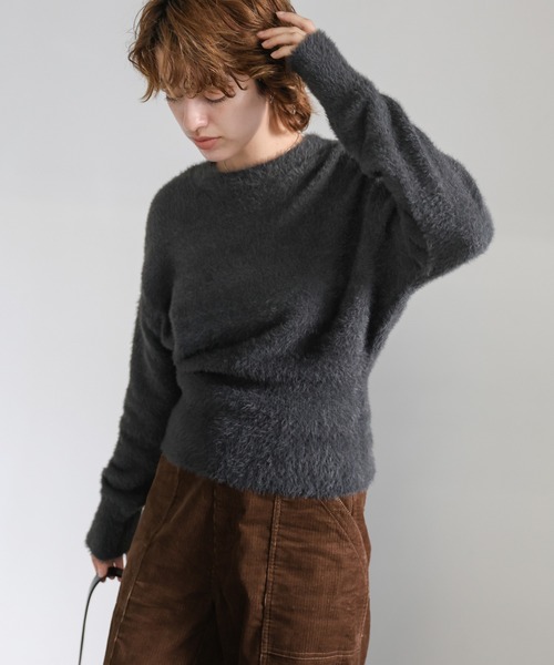 select MOCA(セレクトモカ)の「フェザーニットクルーネックトップス(ニット/セーター・レディース・ブラウン/グレイッシュベージュ/ブルーグレー/チャコールグレー・FREE)」の2枚目の写真