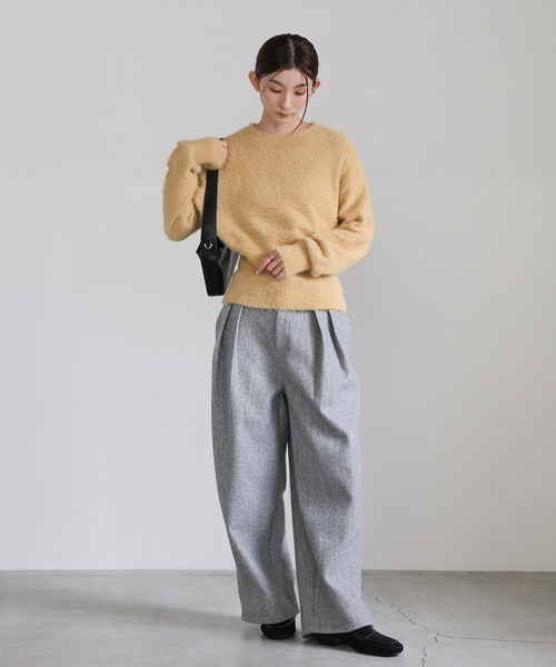 select MOCA(セレクトモカ)の「フェザーニットクルーネックトップス(ニット/セーター・レディース・ブラウン/グレイッシュベージュ/ブルーグレー/チャコールグレー・FREE)」の5枚目の写真