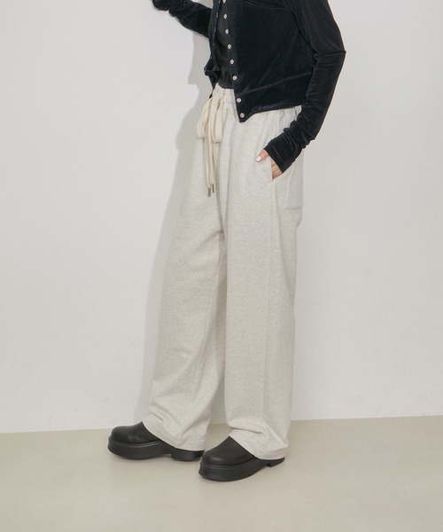 ADAM ET ROPE'(アダムエロペ)の「【WEB限定】ワイドスウェットパンツ(その他パンツ・レディース・チャコールグレー/ホワイト系その他7・34/36/38)」の15枚目の写真