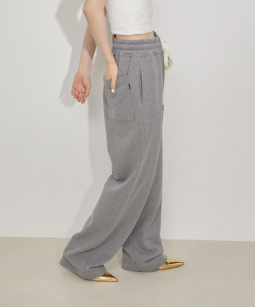 ADAM ET ROPE'(アダムエロペ)の「【WEB限定】ワイドスウェットパンツ(その他パンツ・レディース・チャコールグレー/ホワイト系その他7・34/36/38)」の17枚目の写真