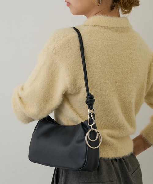 COLONY 2139（コロニートゥーワンスリーナイン）の「チャーム付ショルダーバッグ（ショルダーバッグ・レディース・シルバー/ブラック・FREE）」の2枚目の写真