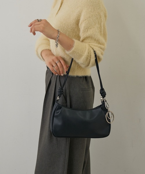 COLONY 2139（コロニートゥーワンスリーナイン）の「チャーム付ショルダーバッグ（ショルダーバッグ・レディース・シルバー/ブラック・FREE）」の8枚目の写真