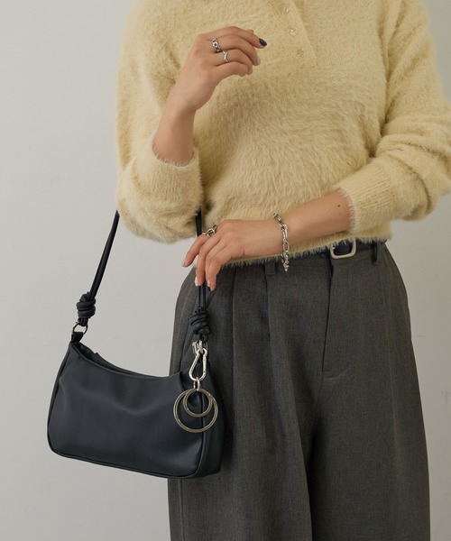 COLONY 2139（コロニートゥーワンスリーナイン）の「チャーム付ショルダーバッグ（ショルダーバッグ・レディース・シルバー/ブラック・FREE）」の6枚目の写真