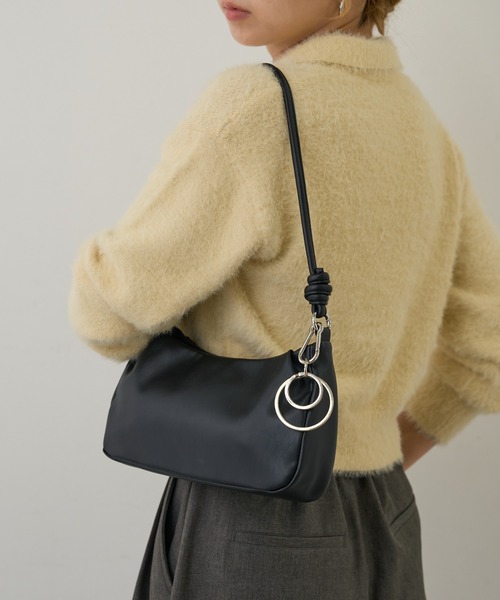 COLONY 2139（コロニートゥーワンスリーナイン）の「チャーム付ショルダーバッグ（ショルダーバッグ・レディース・シルバー/ブラック・FREE）」の7枚目の写真