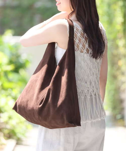 JOURNAL STANDARD relume（ジャーナルスタンダード　レリューム）の「《追加2》別注【AULENTTI/オウレンティ】スウェードトートバッグ（ショルダーバッグ・レディース・キャメル/ブラウン・FREE）」の5枚目の写真