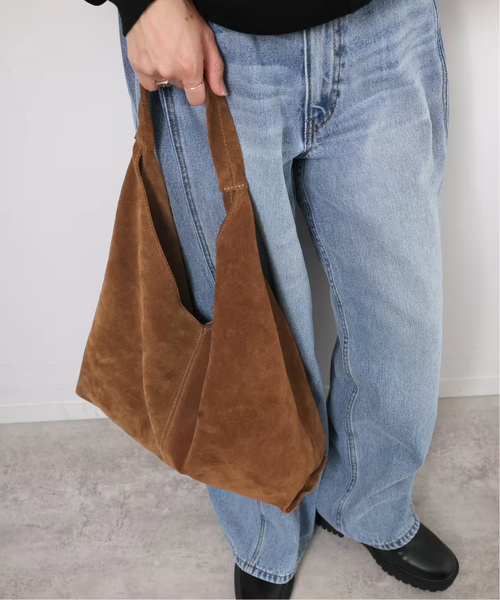 JOURNAL STANDARD relume（ジャーナルスタンダード　レリューム）の「《追加2》別注【AULENTTI/オウレンティ】スウェードトートバッグ（ショルダーバッグ・レディース・キャメル/ブラウン・FREE）」の14枚目の写真