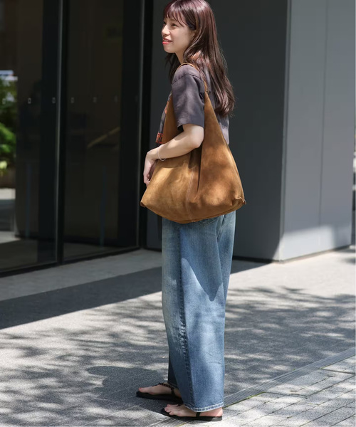 JOURNAL STANDARD relume（ジャーナルスタンダード　レリューム）の「《追加2》別注【AULENTTI/オウレンティ】スウェードトートバッグ（ショルダーバッグ・レディース・キャメル/ブラウン・FREE）」の16枚目の写真
