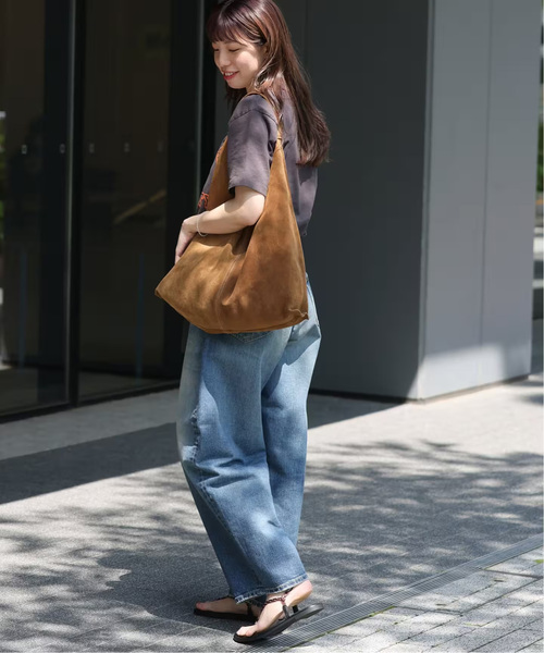 JOURNAL STANDARD relume（ジャーナルスタンダード　レリューム）の「《追加2》別注【AULENTTI/オウレンティ】スウェードトートバッグ（ショルダーバッグ・レディース・キャメル/ブラウン・FREE）」の17枚目の写真