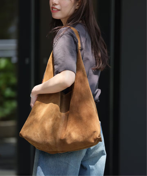 JOURNAL STANDARD relume（ジャーナルスタンダード　レリューム）の「《追加2》別注【AULENTTI/オウレンティ】スウェードトートバッグ（ショルダーバッグ・レディース・キャメル/ブラウン・FREE）」の18枚目の写真