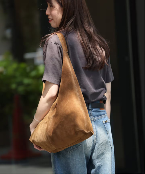 JOURNAL STANDARD relume（ジャーナルスタンダード　レリューム）の「《追加2》別注【AULENTTI/オウレンティ】スウェードトートバッグ（ショルダーバッグ・レディース・キャメル/ブラウン・FREE）」の20枚目の写真