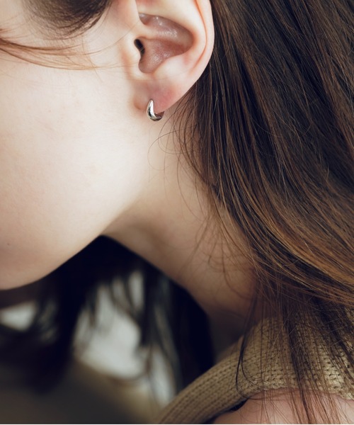 MELANGE(メランジェ)の「MELANGE Lobe ミニフープピアス(ピアス(両耳用)・レディース・シルバー/ゴールド・FREE)」の1枚目の写真