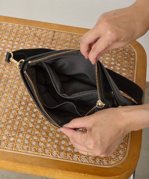 Jena espace merveilleux（ジェナ　エスパスメルヴェイユ）の「プレート付本革ミニバッグ（トートバッグ・レディース・ベージュ/ブラック・FREE）」の11枚目の写真