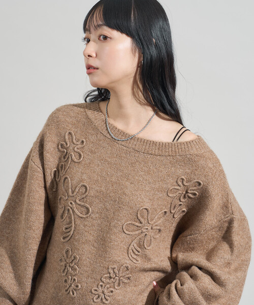 FREAK'S STORE(フリークスストア)の「配色 コード刺繍 花柄 ニット プルオーバー(ニット/セーター・レディース・ライトグレー/ベージュ/ブラック/オフホワイト・フリ-)」の4枚目の写真