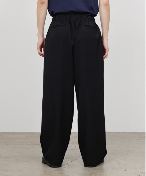 marka(マーカ)の「WIDE CYLINDER FIT EASY PANTS(スラックス・メンズ・ブラック/グレー・1/2)」の4枚目の写真