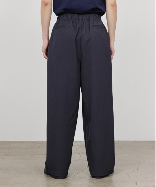 marka(マーカ)の「WIDE CYLINDER FIT EASY PANTS(スラックス・メンズ・ブラック/グレー・1/2)」の8枚目の写真