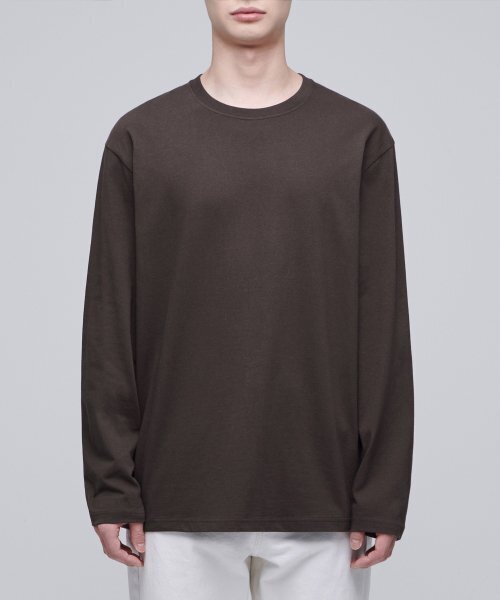 MUSINSA STANDARD（ムシンサスタンダード）の「ベーシック長袖Tシャツ [ダークブラウン]（Tシャツ/カットソー・メンズ・その他・SMALL/MEDIUM/LARGE/X-LARGE/XX-LARGE/XXX-LARGE）」の2枚目の写真