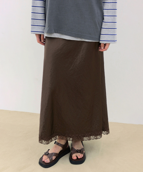 SINOON(シヌーン)の「Satin Lace Long Skirt (Brown)(スカート・レディース・ブラウン・FREE)」の3枚目の写真