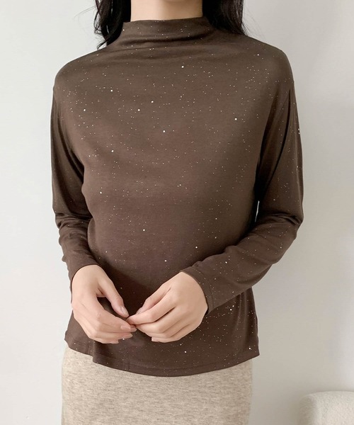 LOWO(ロワ)の「ラメ混 ハイネック カットソー 長袖 レディース きれいめ(Tシャツ/カットソー・レディース・オフホワイト/グレー/ブラック/ブラウン・FREE)」の1枚目の写真