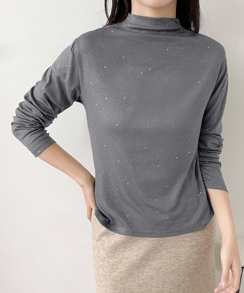 LOWO(ロワ)の「ラメ混 ハイネック カットソー 長袖 レディース きれいめ(Tシャツ/カットソー・レディース・オフホワイト/グレー/ブラック/ブラウン・FREE)」の4枚目の写真