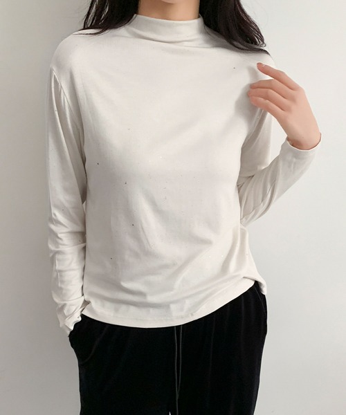 LOWO(ロワ)の「ラメ混 ハイネック カットソー 長袖 レディース きれいめ(Tシャツ/カットソー・レディース・オフホワイト/グレー/ブラック/ブラウン・FREE)」の2枚目の写真