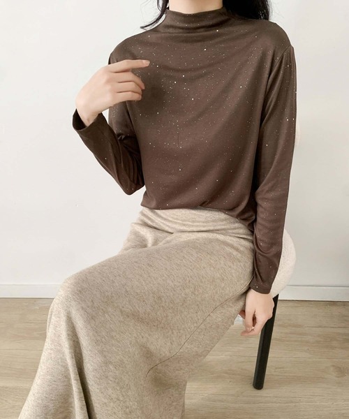 LOWO(ロワ)の「ラメ混 ハイネック カットソー 長袖 レディース きれいめ(Tシャツ/カットソー・レディース・オフホワイト/グレー/ブラック/ブラウン・FREE)」の7枚目の写真