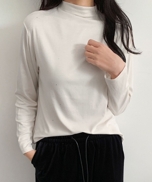 LOWO(ロワ)の「ラメ混 ハイネック カットソー 長袖 レディース きれいめ(Tシャツ/カットソー・レディース・オフホワイト/グレー/ブラック/ブラウン・FREE)」の11枚目の写真