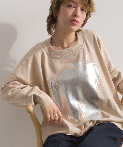enhaut(アンオート)の「天竺編みニット 箔プリント コクーン ニット(ニット/セーター・レディース・ブルー/ライトグレー/ピンク/ブラック/ライトベージュ・FREE)」の4枚目の写真